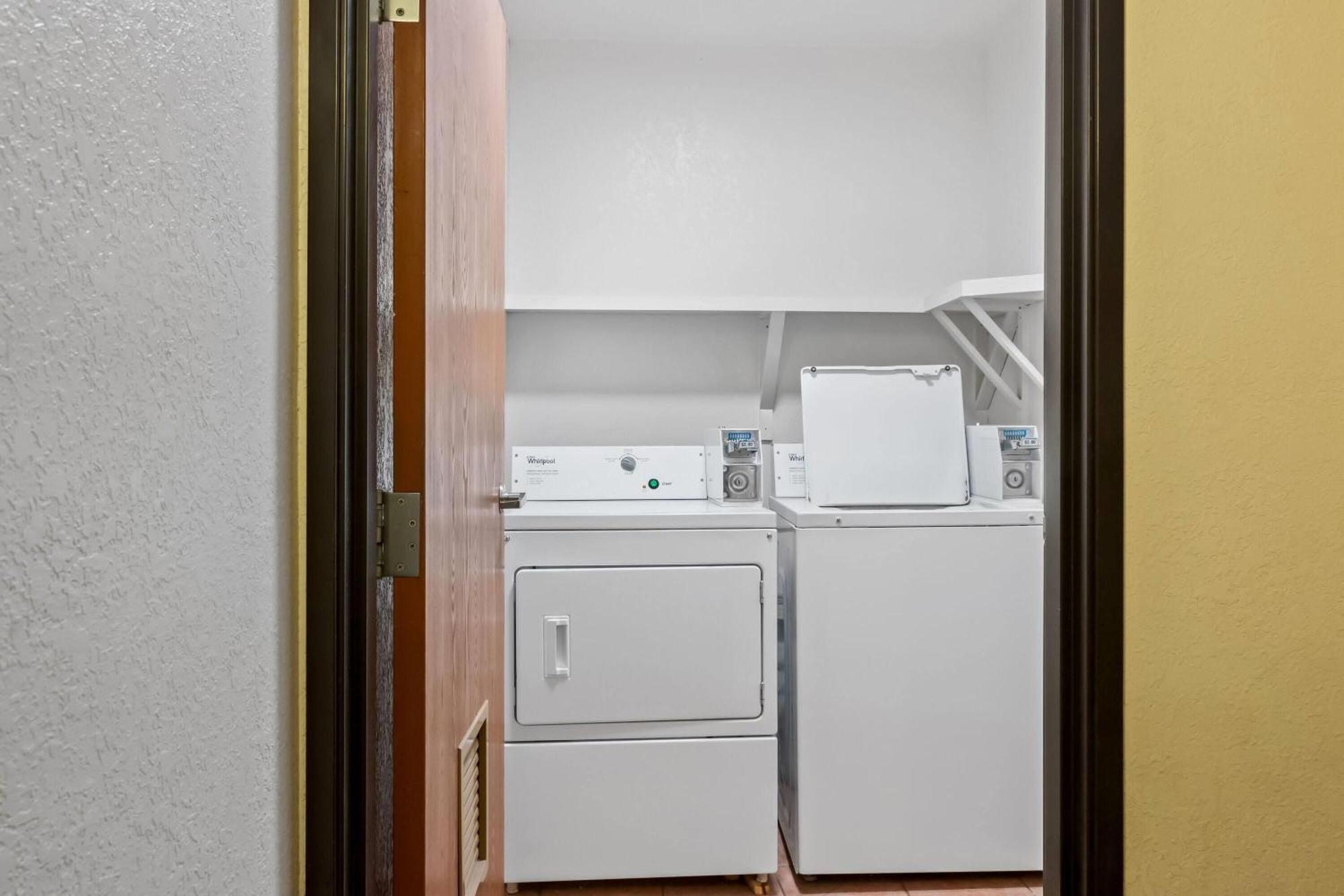 Hotel Super 8 By Wyndham Santa Rosa Zewnętrze zdjęcie